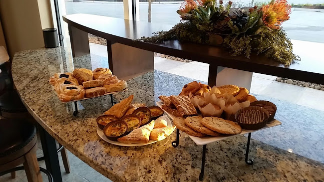 Opinii despre Land of a Thousand Hills Coffee & Bakery în Houston - Hospitality and gastronomy