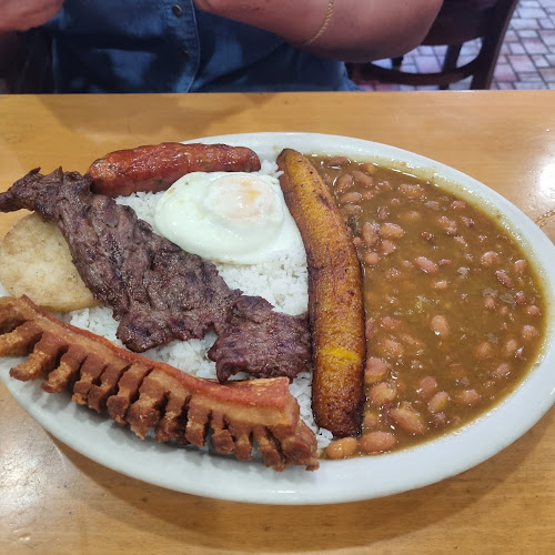 1618 W 68th St, Hialeah, FL 33014, United States