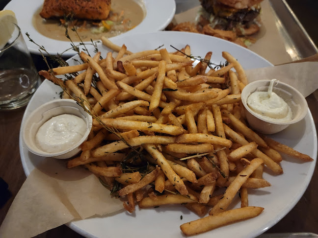 Central Kitchen + Bar - Hospitality and gastronomy