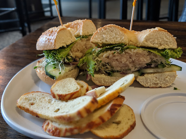 Opinii despre Broadway Bean and Bagel Co. în Minot - Hospitality and gastronomy