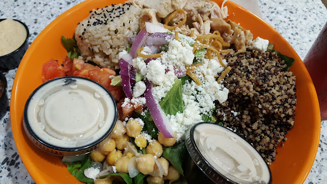 Opinii despre Crazy Bowls & Wraps - Curbside Pickup Available! în O'Fallon - Hospitality and gastronomy