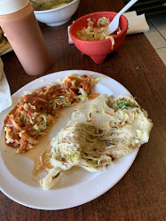 Las Palmas Bakery & Pupusas