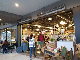 Hooked Market & Kitchen