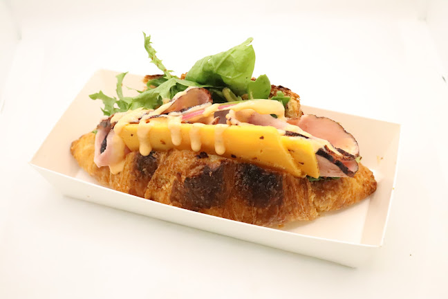 Coco Rolls & Cloud Tea (Thai Rolled Ice Cream, Bubble Tea, Hong Kong Egg Waffle) - Crystal Lake