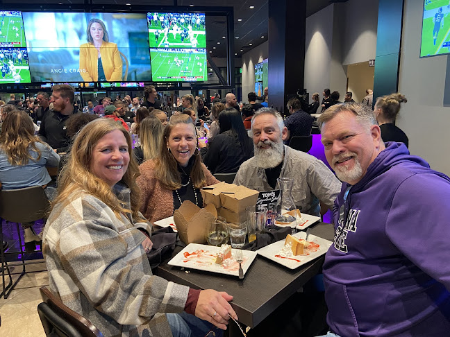 Tom's Watch Bar - Minneapolis - Hospitality and gastronomy