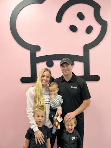 Crumbl Cookies - Menifee - Hospitality and gastronomy