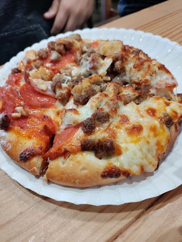 Scores Pizza & Wings - Hospitality and gastronomy