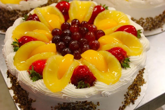 La Reynera Bakery Supreme - Edinburg