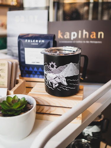 Hood Famous Cafe + Bar - Seattle