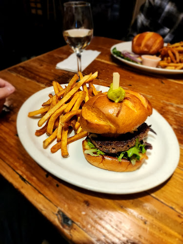 Poplar Street Pub - Hospitality and gastronomy