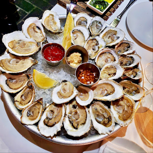Mare Oyster Bar - Hospitality and gastronomy