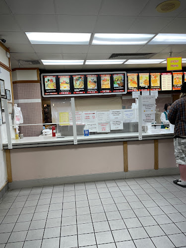 Papa's Wing and Deli House - Hospitality and gastronomy