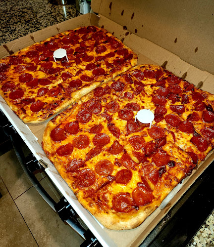 Mac's Pizzeria and Catering - Hospitality and gastronomy