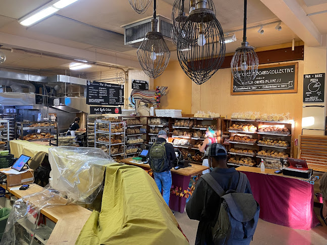 Opinii despre Cheese Board Collective Bakery and Cheese Shop în Berkeley - Hospitality and gastronomy