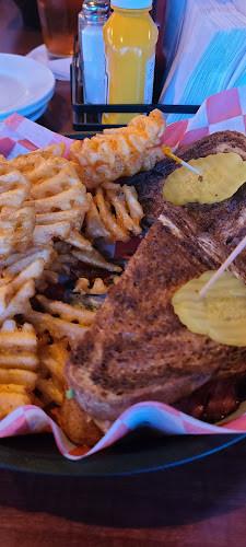 http://www.erniesmidtownpub.com/