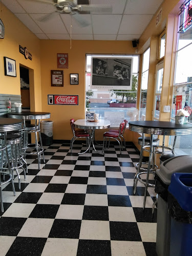 Opinii despre The Bakery Station în Salinas - Hospitality and gastronomy