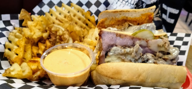 High Heat Sports Grill - Hospitality and gastronomy