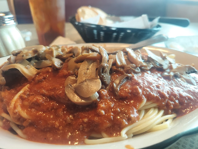 Opinii despre Gus and George's Spaghetti and Steak House în Virginia Beach - Hospitality and gastronomy