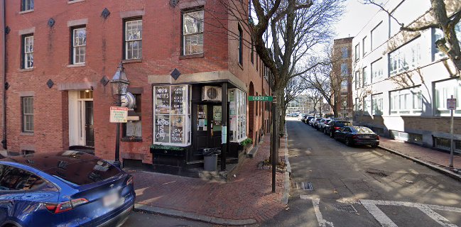 Mike & Patty's Bay Village - Hospitality and gastronomy