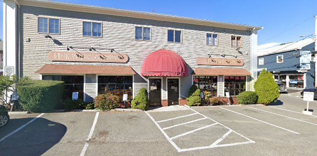 Opinii despre Village Liquors în Salem - Hospitality and gastronomy