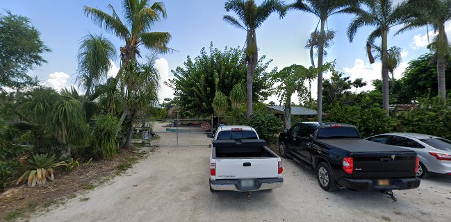Pine Island Tropical Fruit Market
